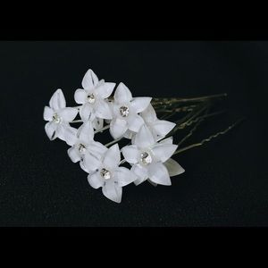 🆕 White Flower Hair Pins (set of 10)